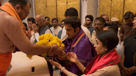 भारतीय टीम के प्रमुख कोच गौतम गंभीर ने पत्नी के साथ किए सिद्धिविनायक मंदिर में गणपति बप्पा के दर्शन