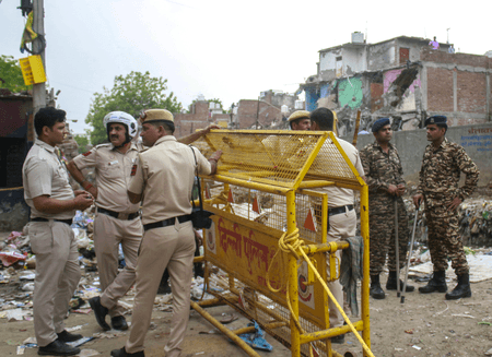 दिल्ली पुलिस को मिली बड़ी कामयाबी, 38 बांग्लादेशी घुसपैठियों को किया गिरफ्तार