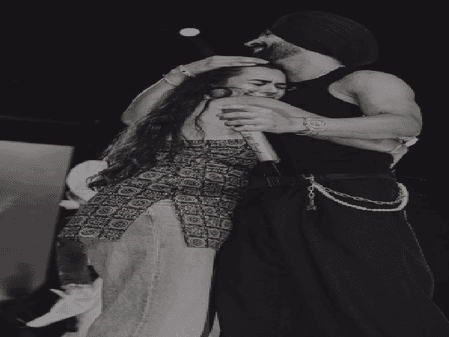 वाहेगुरु का आशीर्वाद लेकर दिलजीत दोसांझ करते हैं कॉन्सर्ट की शुरुआत