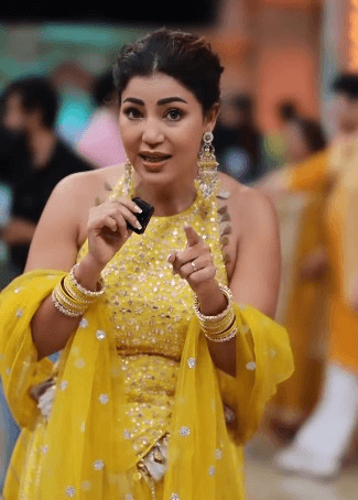 नवरात्रि के रंग में रंगीं देबीना बनर्जी, बोलीं- हमारी भक्ति वही है, बस अंदाज अलग