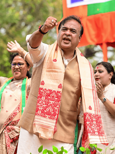 असम के मुख्यमंत्री ने कामाख्या मंदिर में की पूजा, पीयूष हजारिका बोले-असम के विकास से कोई समझौता नहीं