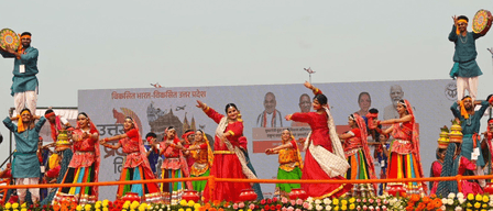 यूपी दिवस समारोह का रंगारंग समापन: लोक कलाकारों ने बिखेरी नृत्य व गायन से माटी की खुशबू