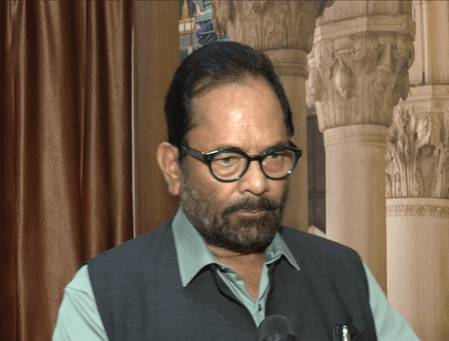 राहुल गांधी का राजनीतिक पर्यटन देश तो कभी विदेश में होता है : नकवी
