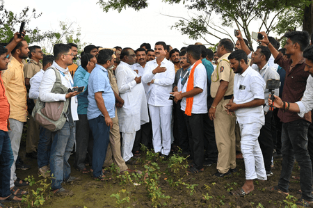 महाराष्ट्र: भारी बारिश से नांदेड में फसलों को भारी नुकसान, कृषि मंत्री ने किया दौरा