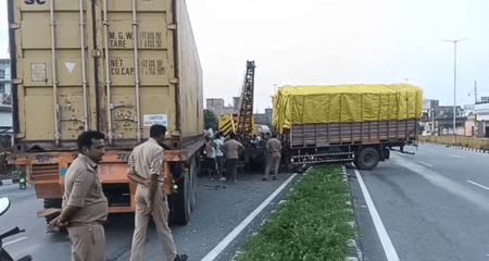 रामपुर में डीसीएम और कंटेनर की टक्कर में तीन की मौत, सीएम योगी ने जताया दुख