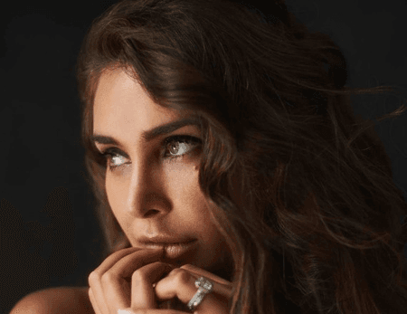 जब जीवन उलझा हो, तो शब्द ही जमीन देते हैं : लिसा रे