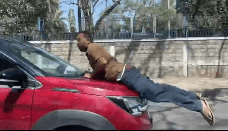 बेंगलुरु रोड रेज मामला: बोनट पर लटके व्यक्ति को लेकर दौड़ाई एसयूवी, ड्राइवर पर हत्या के प्रयास का केस दर्ज