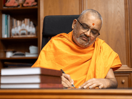 संस्कृत में साहित्य अकादमी पुरस्कार 2025: बीएपीएस के साधु स्वामी भद्रेशदासजी की ‘प्रस्थान चतुष्टय ब्रह्मघोष’ को राष्ट्रीय सम्मान