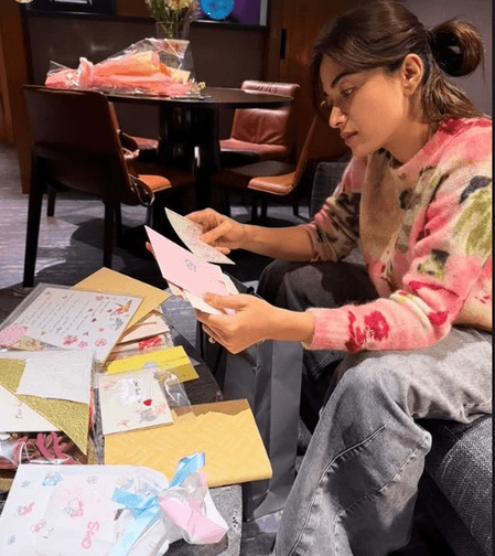 जापान में 'पुष्पा 2' रिलीज होने के बाद रश्मिका मंदाना को मिला 'सच्चा प्यार', लेटर दिखाकर फीलिंग की शेयर