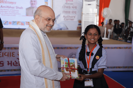 केंद्रीय गृह मंत्री अमित शाह ने अहमदाबाद अंतर्राष्ट्रीय पुस्तक महोत्सव का किया दौरा