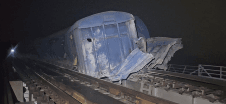 बिहार में मालगाड़ी के आठ डब्बे पटरी से उतरे, परिचालन प्रभावित