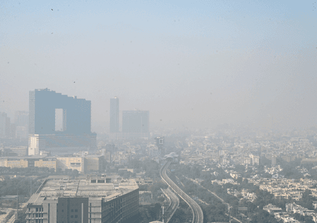 एनसीआर में प्रदूषण से आंशिक राहत, हवा अब भी ‘बेहद खराब’ श्रेणी में