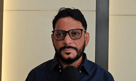 अजित पवार लोगों को धमका रहे हैं, चुनाव आयोग कार्रवाई करे: वारिस पठान