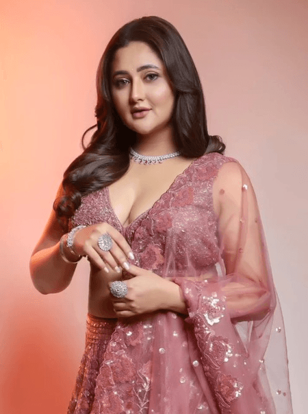 शिवानी से दिव्या और फिर रश्मि देसाई तक, अभिनेत्री ने पहचान पाने के लिए बदले कई नाम