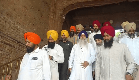 सच्चखंड श्री हरमंदिर साहिब के मुख्य ग्रंथी ने बंदी छोड़ दिवस की शुभकामनाएं दी