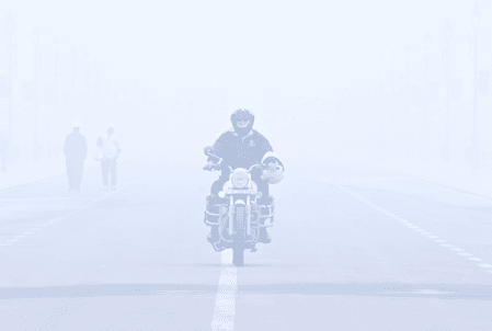 घने कोहरे और प्रदूषण की दोहरी मार: दिल्ली-एनसीआर में हालात बेहद गंभीर, एक्यूआई ‘अति-गंभीर’ श्रेणी में