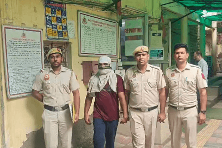 नई दिल्ली : डकैती का मुख्य आरोपी गगन गिरफ्तार, 15 लाख रुपए बरामद