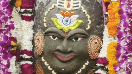 तिरंगे की रोशनी से जगमगाया महाकालेश्वर ज्योतिर्लिंग मंदिर, ओम का प्रकाश चिन्ह बना विशेष आकर्षण