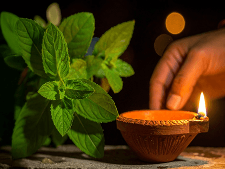 सुख-समृद्धि और वैवाहिक शांति के लिए विशेष है शुक्रवार का दिन, जानें पूजा विधि और भोग का महत्व