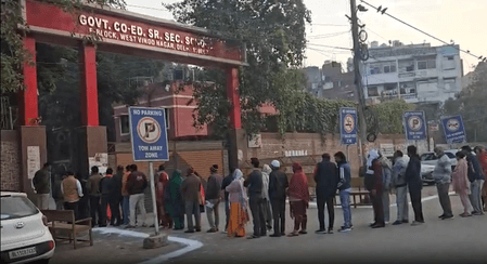 दिल्ली: 12 वार्डों में एमसीडी उपचुनाव के लिए मतदान जारी