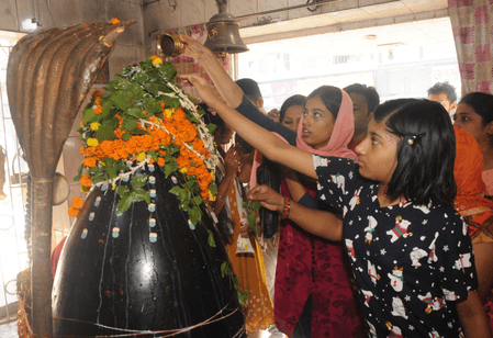 सावन विशेष : पूर्व या उत्तर, किस ओर होनी चाहिए शिवलिंग की पूजा के समय मुख?