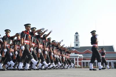 देहरादून: ऐतिहासिक पलों का गवाह बना आईएमए, श्रीलंकाई सेना प्रमुख ने ली पासिंग आउट परेड की सलामी