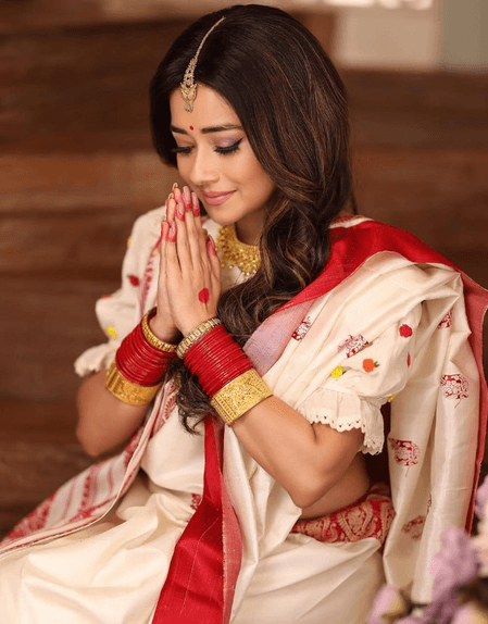 'शुभो महालय'... टीना दत्ता ने शेयर किया बंगाली साड़ी में अपना पारंपरिक लुक