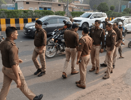 नोएडा के नाले में मिले संदिग्ध अवशेष, पुलिस जांच में जुटी