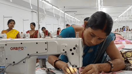 ‘जीविका दीदी का सिलाई घर’ महिलाओं को बना रहा आत्मनिर्भर