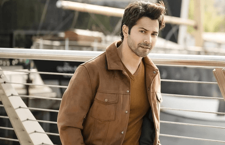 वरुण धवन ने जवानों संग किया 'नकल पुश-अप' चैलेंज, वायरल हुआ वीडियो!