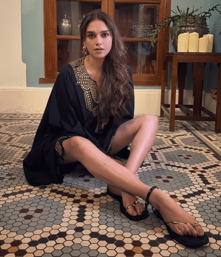 'कोई मेरा नाम और तस्वीरों का गलत इस्तेमाल कर रहा', अदिति राव हैदरी ने फैंस को किया सतर्क