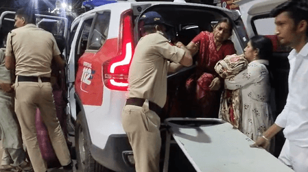 मध्य प्रदेश: चार धाम यात्रा से लौट रही बस से ट्रक की टक्कर, 25 लोग घायल