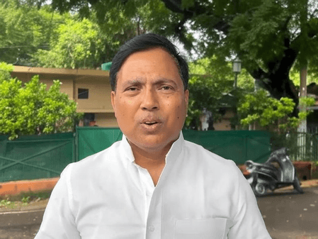 आजम खान का सवाल, जब विपक्ष का आरोप चुनाव आयोग पर तो भाजपा क्यों दे रही जवाब