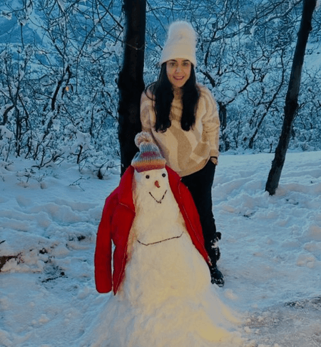 बर्फ में स्नो गर्ल के साथ दिखीं प्रीति जिंटा, शिमला के बचपन के दिनों को किया याद