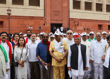 'देश को डिक्टेटरशिप की तरफ ले जाने का प्रयास', संविधान संशोधन बिल पर विपक्षी सांसदों ने दी प्रतिक्रिया