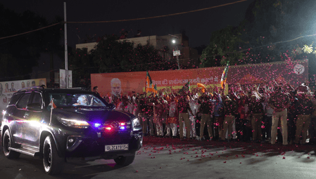 काशीवासियों ने किया शानदार स्वागत, पीएम मोदी बोले- परिवारजनों के प्यार से अभिभूत