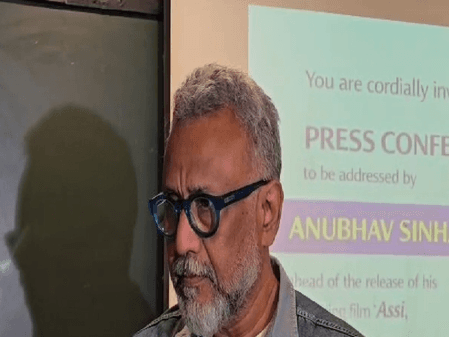 क्यों रखा फिल्म का नाम 'अस्सी'? निर्देशक-निर्माता अनुभव सिन्हा ने बताई फिल्म से जुड़ी जरूरी बातें