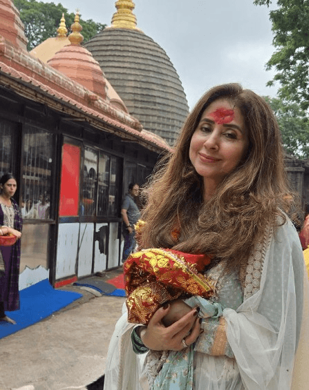 भारी बारिश के बीच असम पहुंचीं उर्मिला मातोंडकर, कामाख्या देवी के किए दर्शन