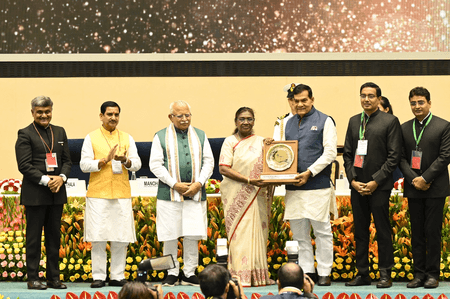स्वच्छता सर्वेक्षण 2025: नोएडा देश का सबसे स्वच्छ शहर घोषित, मिला 'गोल्डन सिटी अवॉर्ड'