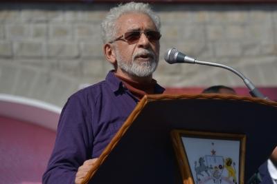नसीरुद्दीन शाह के बयान पर सिने एम्प्लॉइज ने जताई नाराजगी, कहा - 'देश से बड़ा कोई नहीं'