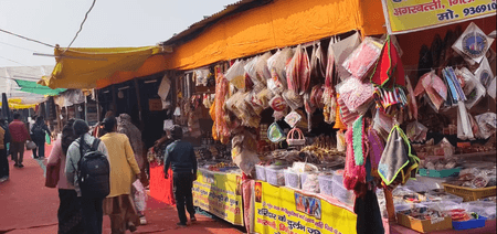 प्रयागराज माघ मेले में स्वदेशी का जलवा, स्थानीय हस्तशिल्पियों को मिला नया बाजार