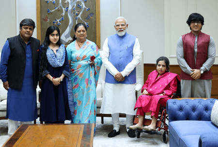 वसुंधरा राजे ने परिवार के साथ पीएम मोदी से की मुलाकात, पोते विनायक की राजनीति में संभावित एंट्री पर चर्चा