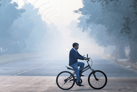 एनसीआर में सुबह-शाम तेज हवाओं और दिन में धूप ने बढ़ाई परेशानी; एक्यूआई में आंशिक सुधार