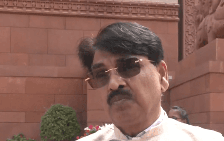 एलपीजी आपूर्ति पर भाजपा सांसदों का विपक्षी दलों पर तंज, कहा-'देश में कोई संकट नहीं, विपक्ष फैला रहा है अराजकता'