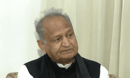 एसआईआर प्रक्रिया पर गहलोत का हमला, कहा- देश में हाहाकार, लोग दबाव में कर रहे आत्महत्या