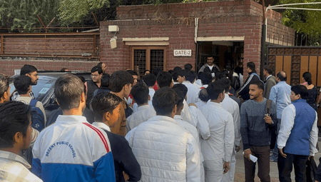 गौतमबुद्ध नगर के 56 केंद्रों पर आज से शुरू हुईं बोर्ड परीक्षाएं, 62 हजार विद्यार्थी होंगे शामिल