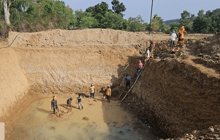 बुंदेलखंड की धरती गर्मी में उगल रही पानी!