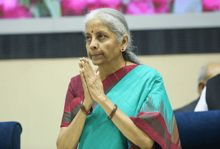 कंपनियों को न मिलता फायदा तो जनता के लिए महंगा हो जाता तेल : निर्मला सीतारमण