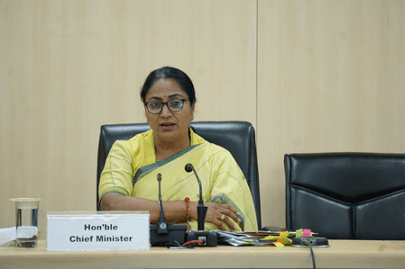 दिल्ली में मेगा अभियान के तहत 3,500 किलोमीटर सड़कें साफ की गईं : सीएम रेखा गुप्ता