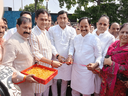 नोएडा हाट में 10 दिवसीय 'यूपी ट्रेड शो : स्वदेशी मेला 2025' शुरू, मंत्री सोमेंद्र तोमर ने किया शुभारंभ